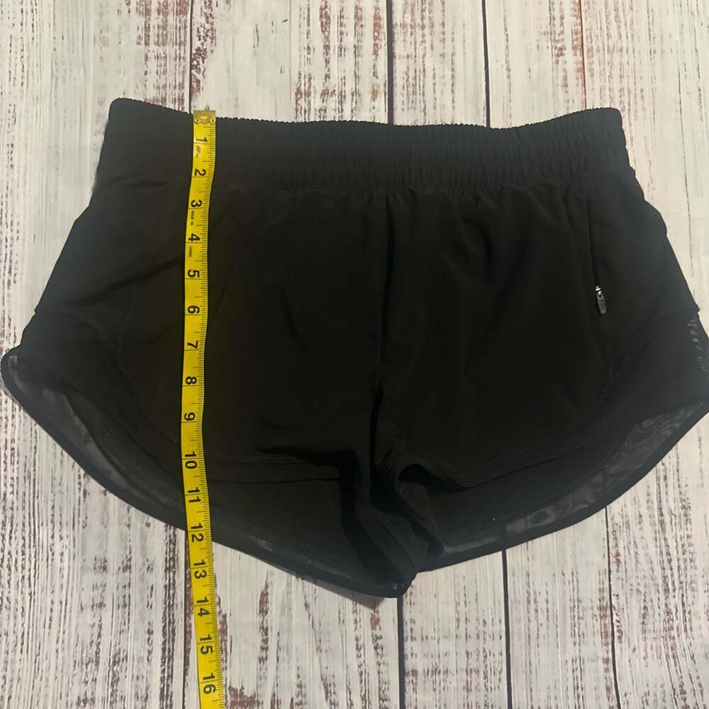 Golden by Aritzia MoveTech Legacy Low-Rise Mesh Running Shorts Size 6 - Picture 4 of 5